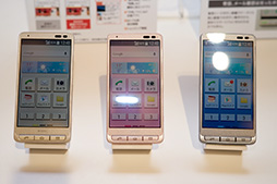 画像ギャラリー No.036のサムネイル画像 / KDDI 2015年春モデルスマートフォン3製品テストレポート。コンパクトで使い勝手重視の製品はどの程度の性能を備えるのか?