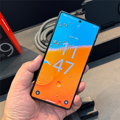 ���������꡼ No.008�Υ���ͥ������ / 1�����Ķ���緿���󥵡�����ܤ��������Ż�Υϥ�����ɥ��ޥۡ�AQUOS R9 Pro�פ�12����ȯ��