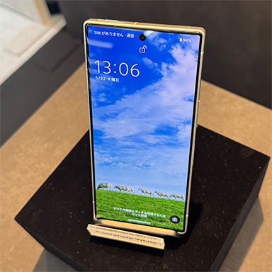 明るいディスプレイと強化したスピーカーで，より動画視聴を楽しめる