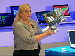 ������#002�Υ���ͥ���/��COMPUTEX����������ϸ���Broadwell�ϡ�Core M�ץ֥��ɤˡ���Х���ʬ��ǹ����򶯤��Intel�δ�Ĵ�ֱ��ݡ���