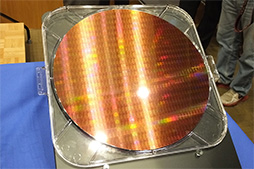 画像ギャラリー No.003のサムネイル画像 / 新CPU「Broadwell-U」の特徴をIntelが説明。Iris 6100とHD 6000の違いはTDPの違いによって生じる性能差にあり