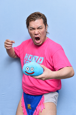 画像ギャラリー No.002のサムネイル画像 / 負けたら即引退!「DQMSL」DDT高木社長vs.男色ディーノ選手――こいつら戦いながら新バージョン6を紹介してやがる……!