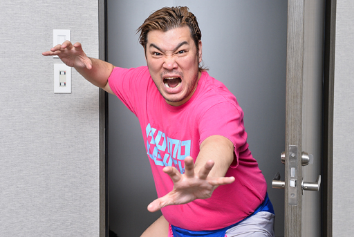 画像ギャラリー No.004のサムネイル画像 / 負けたら即引退!「DQMSL」DDT高木社長vs.男色ディーノ選手――こいつら戦いながら新バージョン6を紹介してやがる……!