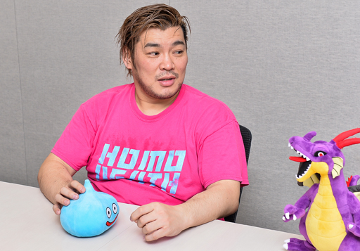 画像ギャラリー No.010のサムネイル画像 / 負けたら即引退!「DQMSL」DDT高木社長vs.男色ディーノ選手――こいつら戦いながら新バージョン6を紹介してやがる……!