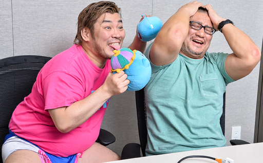 画像ギャラリー No.014のサムネイル画像 / 負けたら即引退!「DQMSL」DDT高木社長vs.男色ディーノ選手――こいつら戦いながら新バージョン6を紹介してやがる……!