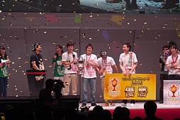 画像ギャラリー No.026のサムネイル画像 / 逆転に次ぐ逆転で白熱した「モンストグランプリ2015」をレポート。「モンスターストライク」のNo.1チームは誰の手に?