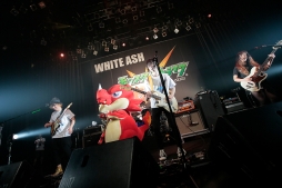 画像ギャラリー No.001のサムネイル画像 / 「モンスターストライク」の“レッドリドラ”がWHITE ASHと共演。ツアーファイナルで関連楽曲を演奏