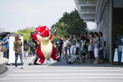 画像ギャラリー No.009のサムネイル画像 / 「モンスト」×「ウルトラマン」コラボ。都内各所にウルトラ怪獣とレッドリドラが出没中