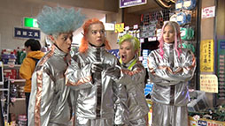 画像ギャラリー No.007のサムネイル画像 / 「モンスト」の新CM“8周年モンパカパーン!”篇が10月4日にオンエア。宇宙人がスマホの開発に奮闘するコミカルな内容に