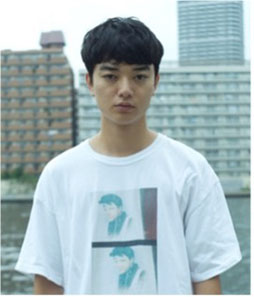 画像ギャラリー No.009のサムネイル画像 / 「モンスト」の新CM“8周年モンパカパーン!”篇が10月4日にオンエア。宇宙人がスマホの開発に奮闘するコミカルな内容に