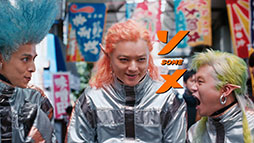 画像ギャラリー No.016のサムネイル画像 / 「モンスト」の新CM「福引」篇が本日よりオンエア。満島真之介さんらが扮する宇宙人4人組がスマホを入手すべくガラポンに挑む