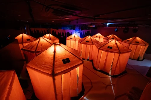 ���������꡼ No.008�Υ���ͥ������ / ���ȥ��롼���ä��١����Υꥢ��æ�Х����ब���ɤ��о졣SCRAP�ο���ꥢ��æ�Х�����ֶ����λ�̮�����æ�Сפ��������˻��ä��Ƥ���