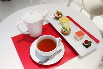 画像ギャラリー No.012のサムネイル画像 / スクエニ×佐賀県のプロジェクト「ロマンシング佐賀 2」の公式サイトで佐賀県を舞台に七英雄達と戦うデモが公開。春秋航空日本やARTNIAとのコラボ新情報も