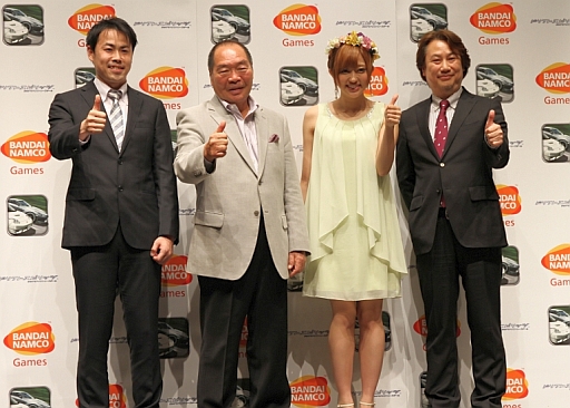 画像ギャラリー No.032のサムネイル画像 / 「ドリフトスピリッツ」，ガッツ石松さんと菊地亜美さんが駆けつけたCM発表会が開催。2人の天然発言で盛り上がったイベントの模様をお届け