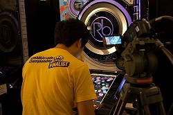 画像ギャラリー No.012のサムネイル画像 / 「KONAMI Arcade Championship 2012」2日目の模様をレポート。“三連覇”や海外勢の活躍に会場はヒートアップ