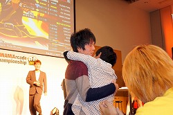 画像ギャラリー No.019のサムネイル画像 / 「KONAMI Arcade Championship 2012」2日目の模様をレポート。“三連覇”や海外勢の活躍に会場はヒートアップ