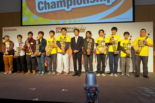 画像ギャラリー No.027のサムネイル画像 / 「KONAMI Arcade Championship 2012」2日目の模様をレポート。“三連覇”や海外勢の活躍に会場はヒートアップ