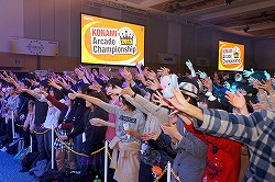 画像ギャラリー No.030のサムネイル画像 / 「KONAMI Arcade Championship 2012」2日目の模様をレポート。“三連覇”や海外勢の活躍に会場はヒートアップ