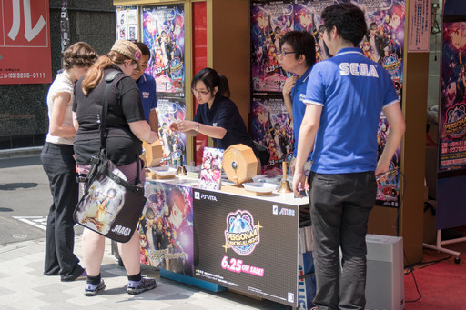 画像ギャラリー No.010のサムネイル画像 / 「ペルソナ4 ダンシング・オールナイト」のレシートを見せるだけで参加可能。本日限りの発売記念抽選会が秋葉原で実施中