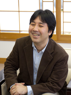 画像集#002のサムネイル/「Winning Post 8」は,血統に加えて人と馬の“縁”を描く。シリーズ20周年の集大成となるナンバリングタイトルが掲げる「血統のロマン」について,プロデューサーに聞いてみた