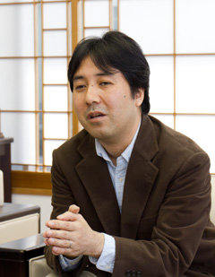 ������#005�Υ���ͥ���/��Winning Post 8�פϡ������˲ä��ƿͤ��ϤΡȱ�ɤ����������꡼��20��ǯ�ν������Ȥʤ�ʥ�Х�󥰥����ȥ뤬�Ǥ���ַ����Υ��ޥ�פˤĤ��ơ��ץ��ǥ塼������ʹ���Ƥߤ�