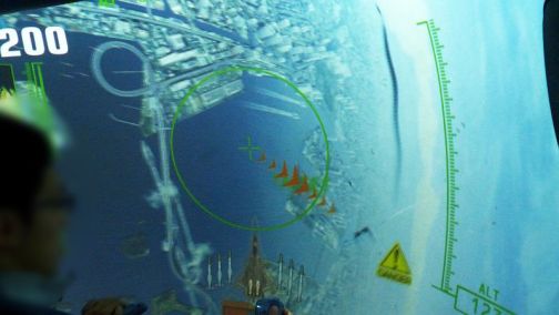 画像ギャラリー No.011のサムネイル画像 / ドーム型筐体の中に大空が広がる,新作アーケードシューティング「マッハストーム」。そのプレイフィールを,開発ディレクターのコメントと共にお届け