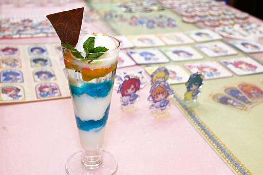 画像ギャラリー No.012のサムネイル画像 / 「Tokyo 7th シスターズ」とサンリオキャラクターズのコラボカフェが開催中。描き下ろしイラストを使用したグッズの販売やパネルの展示も