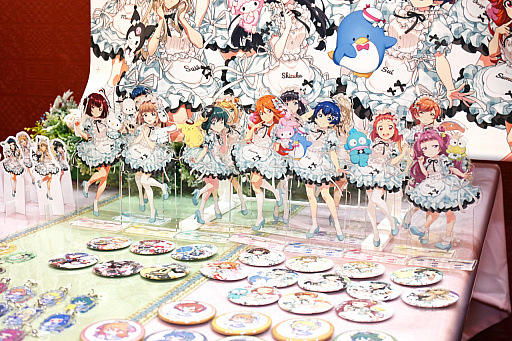 画像ギャラリー No.019のサムネイル画像 / 「Tokyo 7th シスターズ」とサンリオキャラクターズのコラボカフェが開催中。描き下ろしイラストを使用したグッズの販売やパネルの展示も