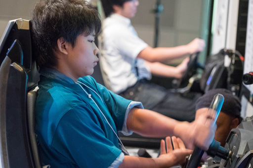 ������#006�Υ���ͥ���/��Ƭʸ��D ARCADE STAGE8 ����ե��˥ƥ��פθ�ǧ�������ɥ饤�С�4̾�����ꡣ��version 1.2�ɤ����Ƥ�ȯɽ���줿�����ǥ����������ͤ��ݡ���