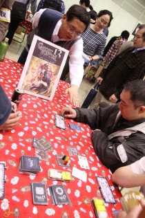 画像集#018のサムネイル/力を合わせて幽霊屋敷の謎を解き明かせ。テーブルトークRPGライクな協力型タイルゲーム「ゴーストハンター13 The Tile Game」