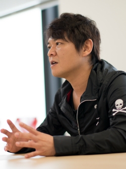 画像集#020のサムネイル/「モンスターハンター」10周年記念インタビュー。シリーズの足跡を振り返ると共に,次回作「モンスターハンター4G」への意気込みを辻本良三氏に聞いた