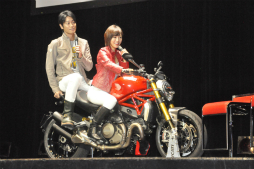 画像集#011のサムネイル/「モンスターハンター」とドゥカティによるコラボバイクが登場。辻本良三プロデューサーや釈 由美子さん,永井 大さんが登壇したイベントをレポート