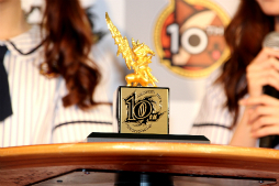 ������#009�Υ���ͥ���/��10��ǯ��ǰ��󥹥����ϥ󥿡�Ÿ�פΥ����ץ˥󥰥����ˡ����ץ쥹�����񤬳��š����ϥ�10ǯ����ߤ�̤��򴶤�������������ͤ��ݡ���