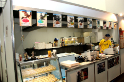 ������#053�Υ���ͥ���/��10��ǯ��ǰ��󥹥����ϥ󥿡�Ÿ�פΥ����ץ˥󥰥����ˡ����ץ쥹�����񤬳��š����ϥ�10ǯ����ߤ�̤��򴶤�������������ͤ��ݡ���