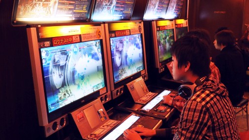 画像ギャラリー No.012のサムネイル画像 / シリーズ初の格闘ゲームとなった「BLADE ARCUS from Shining」ロケテストレポート。総合プロデューサー・澤田氏への合同インタビューも合せて掲載