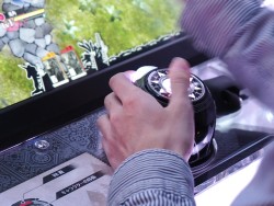 画像ギャラリー No.010のサムネイル画像 / ペンデバイスによる操作が魅力のアーケード用MOBA「WONDERLAND WARS」ロケテストレポート。声優・磯村知美さんへのミニインタビューも