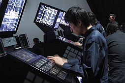 画像ギャラリー No.002のサムネイル画像 / BEMANIシリーズ「jubeat」が登場する,ロックバンド「HaKU」のPV撮影現場をレポート。メンバーやプロデューサーのインタビューも掲載