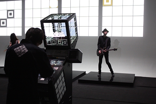 画像ギャラリー No.008のサムネイル画像 / BEMANIシリーズ「jubeat」が登場する,ロックバンド「HaKU」のPV撮影現場をレポート。メンバーやプロデューサーのインタビューも掲載