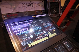 画像ギャラリー No.012のサムネイル画像 / BEMANIシリーズ「jubeat」が登場する,ロックバンド「HaKU」のPV撮影現場をレポート。メンバーやプロデューサーのインタビューも掲載