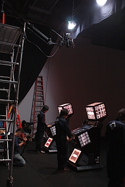 画像ギャラリー No.013のサムネイル画像 / BEMANIシリーズ「jubeat」が登場する,ロックバンド「HaKU」のPV撮影現場をレポート。メンバーやプロデューサーのインタビューも掲載