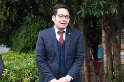 画像ギャラリー No.004のサムネイル画像 / 「アイドルマスター SideM」の“ワケミニ”キャラが電柱を可愛くラッピング! 「理由(ワケ)あって、門前仲町!」の見どころをレポート