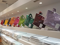 画像ギャラリー No.006のサムネイル画像 / 5周年を迎えた「うたの☆プリンスさまっ♪」のオフィシャルショップ「SHINING STORE」が7月26日オープン。一足早く店内の模様をお届け