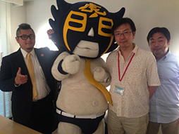 画像集#006のサムネイル/「WORLD WAR TITAN」,ご当地キャラ・カモ虎課長が開発陣と勝負