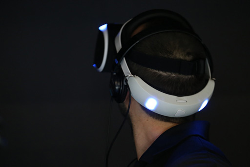 画像集#005のサムネイル/［GDC 2014］PS4向けの仮想現実対応HMD「Project Morpheus」を試してみた。実現した「殴れる仮想空間」をムービーでチェック