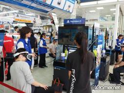 画像集 No.011のサムネイル画像 / PlayStation VRの予約受け付けがスタート。都内量販店の様子は……？