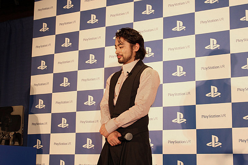 画像ギャラリー No.003のサムネイル画像 / PlayStation VRの発売記念イベントをレポート。PS VRアンバサダーの山田孝之さんに,SIEJA盛田プレジデントからのサプライズが