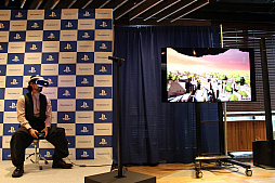 画像ギャラリー No.006のサムネイル画像 / PlayStation VRの発売記念イベントをレポート。PS VRアンバサダーの山田孝之さんに,SIEJA盛田プレジデントからのサプライズが