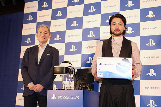 画像ギャラリー No.008のサムネイル画像 / PlayStation VRの発売記念イベントをレポート。PS VRアンバサダーの山田孝之さんに,SIEJA盛田プレジデントからのサプライズが