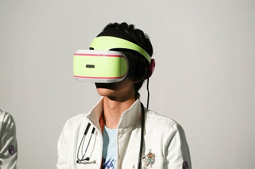 ���������꡼ No.005�Υ���ͥ������ / �ֲ��̥饤�������������ɡפ�PlayStation VR�Υ���ܤ�ȯɽ���ַ���ǲ��̥饤�������������� �ȥ��롼������ǥ��󥰡�����ȯɽ���Բ񸫤����ͤ��ݡ���