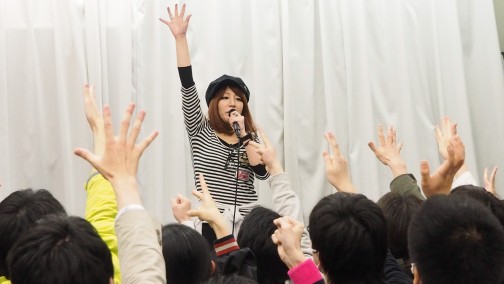 画像集#012のサムネイル/今井麻美さんとnaoさんが秋葉原で熱唱。「激神ブラックハート」&「ネプテューヌRe;Birth2」OPテーマソング発売記念イベントレポート